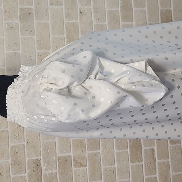 Chenault Women's White Short Sleeve Lightweight Blouse (Sz M) - Picture 3 of 11